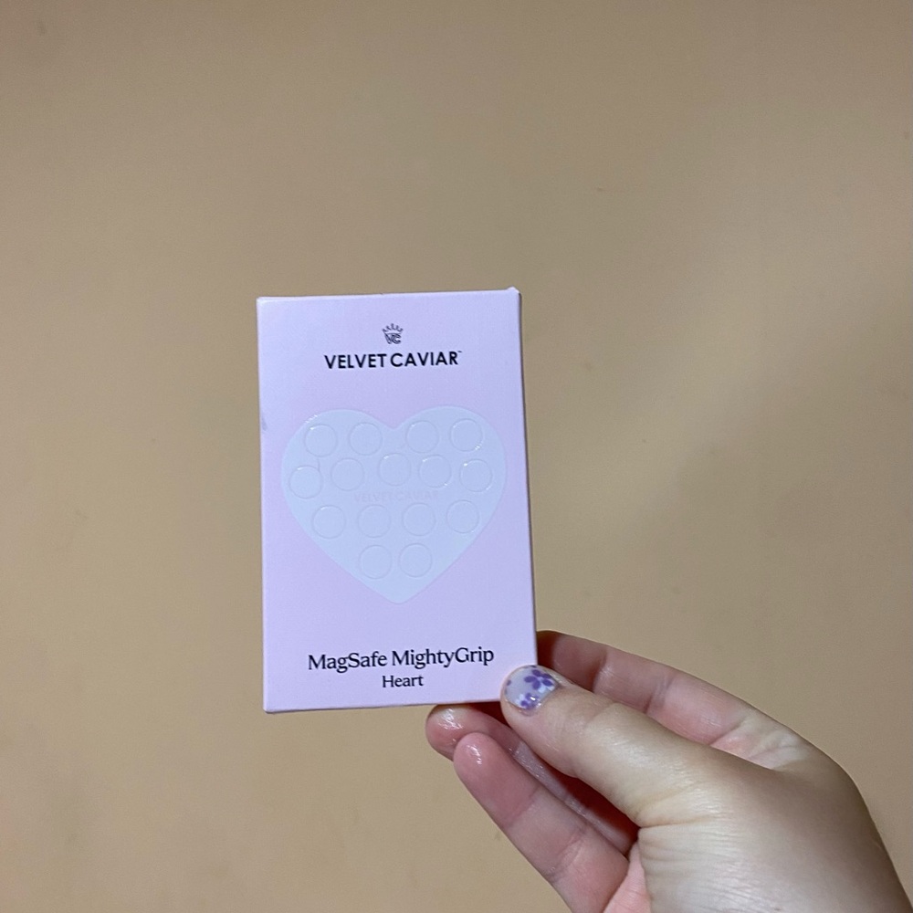Velvet Caviar MagSafe MightyGrip Heart - Light Pink